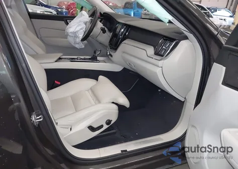 2020 Volvo Xc60 T6 Inscription z USA, uszkodzony, nr VIN YV4A22RL8L1572193